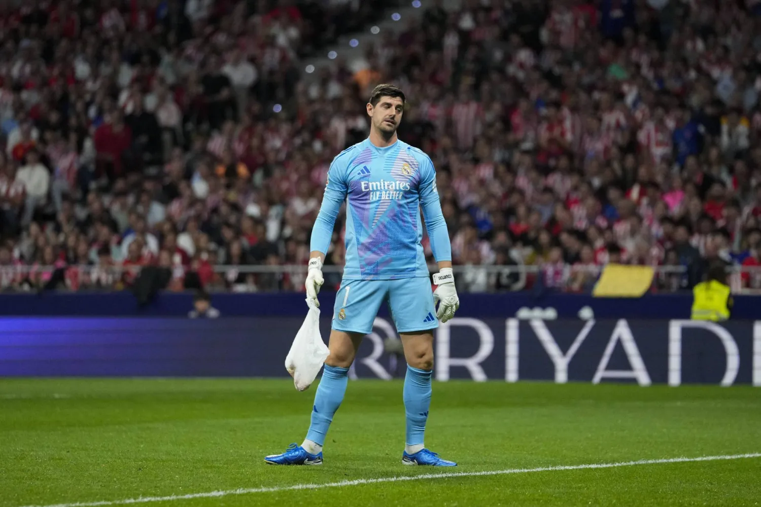 حارس ريال مدريد جاهز للكلاسيكو.. كورتوا يقترب من التعافي